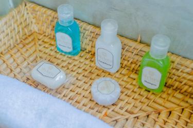 Waterless Beauty Products Reshape Sustainable Skincare